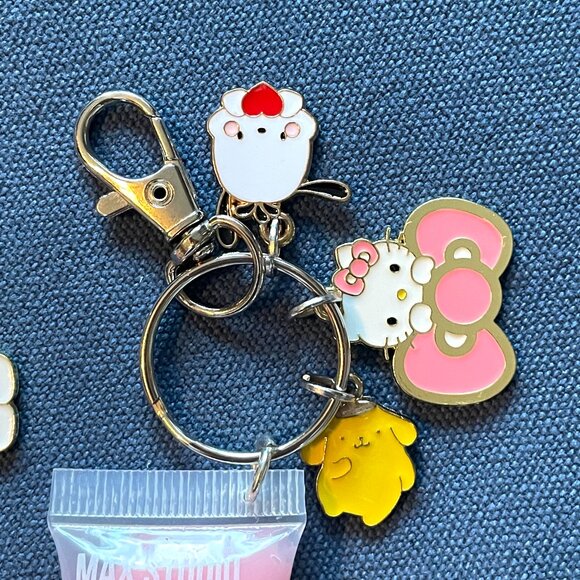 MAX STUDIO Charmed Lip Gloss Key Chains-Lip Balm Charmed Key Ring-Hello Kitty - Picture 4 of 6